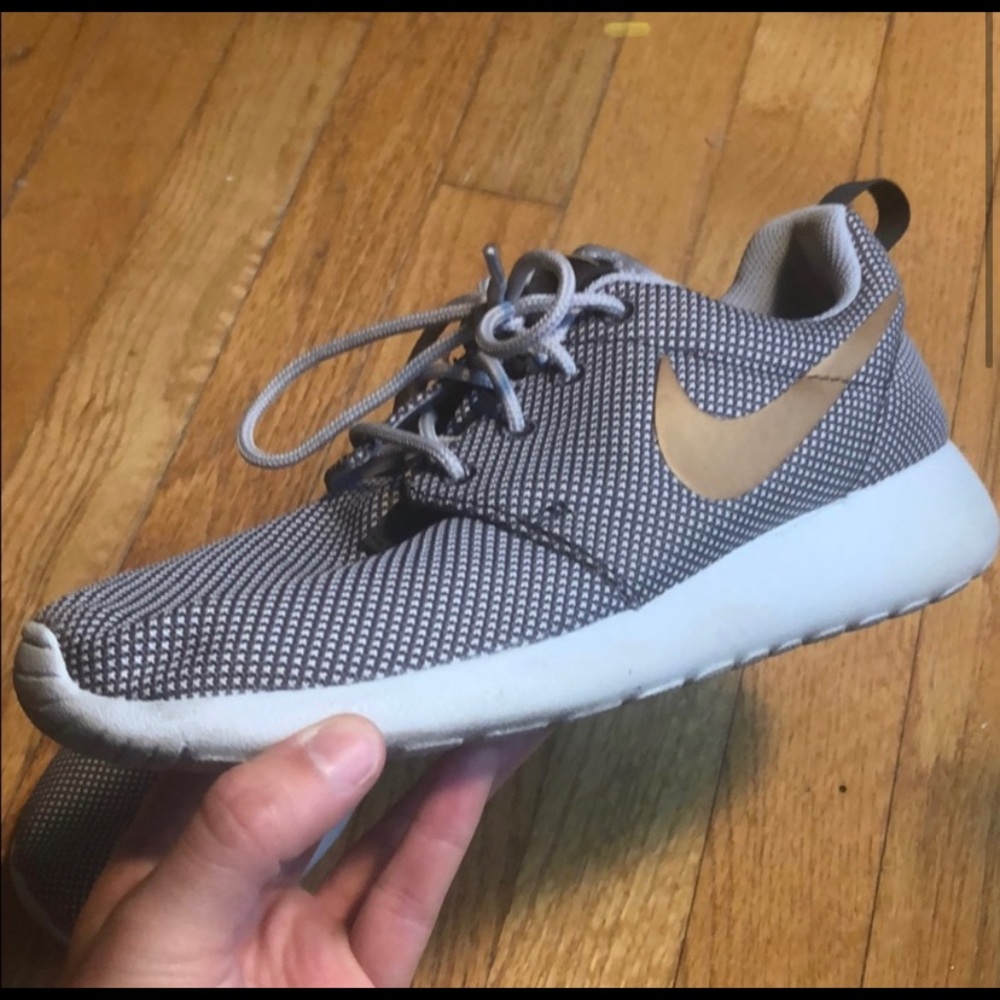 Nike Roche Sneakers
